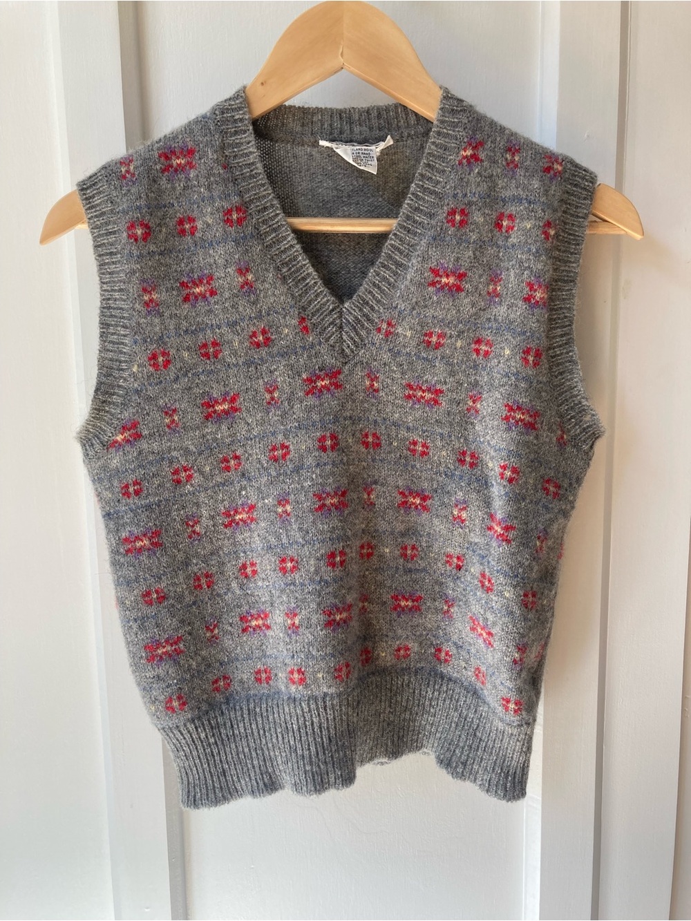 Vintage | The Villager Gray Knit V-Neck Wool Sweater Vest with Pink Pattern